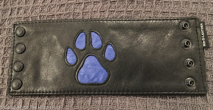 Check out this great leather pup paw wrist band made by the guys at Mr S Leather. This is a great piece of gear that you can use to flag you are a human pup. Highly recommended. https://thehappypup.com/puppy-play-clothing/paw-gauntlet/